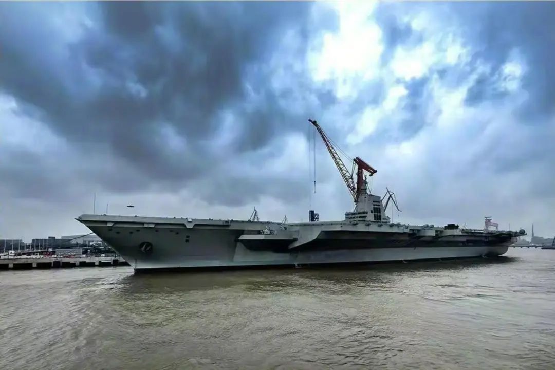 消息很突然,没有任何征兆!8万吨超级航母,欧亚第一巨舰首航