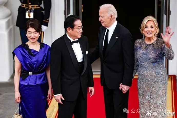 “神舟十七”出差回来!中国登月时间表也定了,美国却连大饼都懒得画了