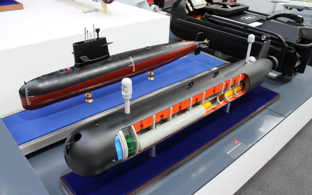 核航母将过时?中国版“波塞冬”亮相,猎杀潜航,突破美军防御