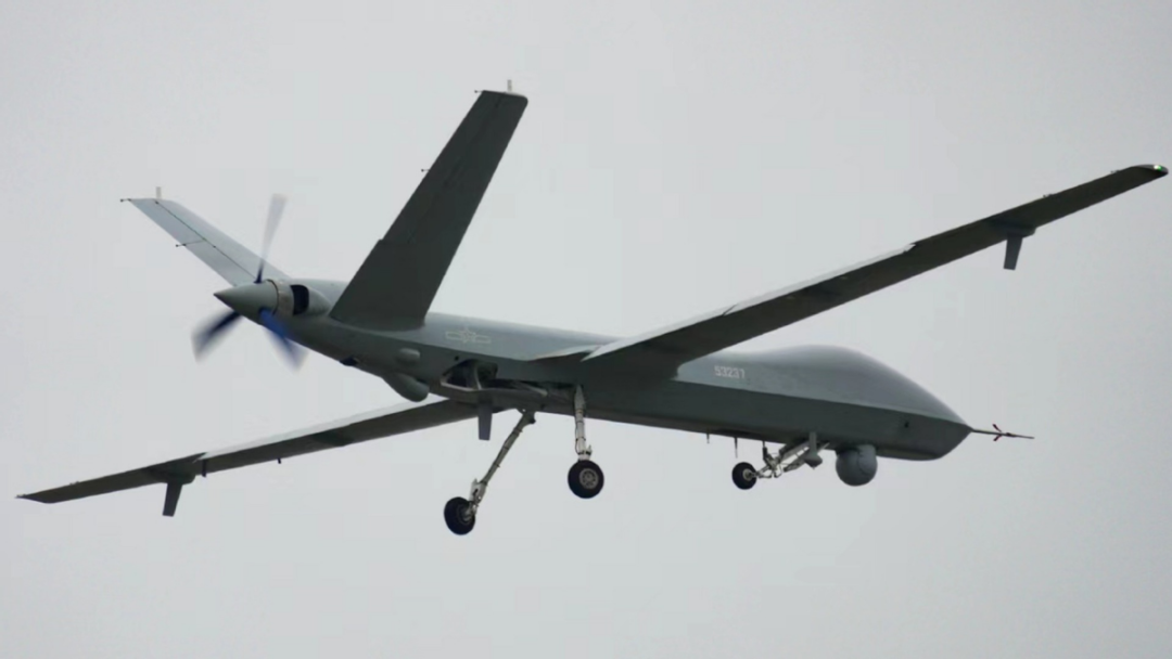 福建舰回来没几天，又有一艘中国新航母，被西方卫星拍到真身