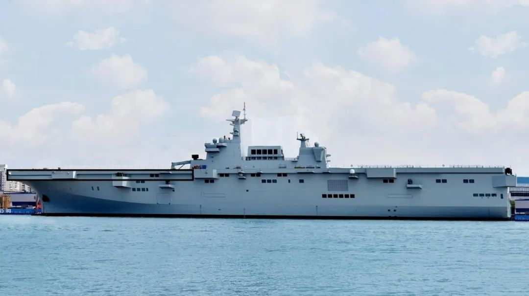 又一艘平甲板巨舰现身,电磁弹射隐藏的强大战力,超出了外界预料