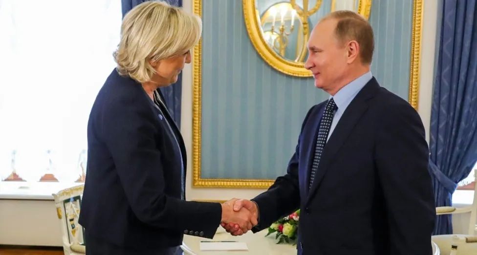 把法国搞得一团乱，马克龙下了一步臭棋