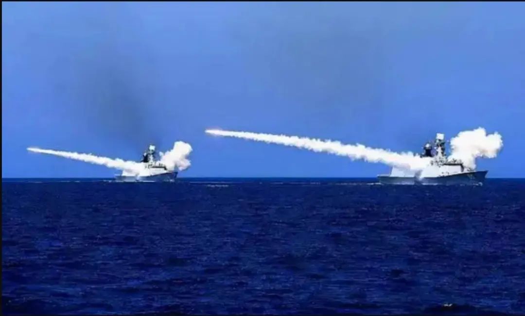 中国东海,俄罗斯舰队来了,信号十分强烈,就是冲着日本去的 中国东海,俄罗斯舰队来了,信号十分强烈,就是冲着日本去的