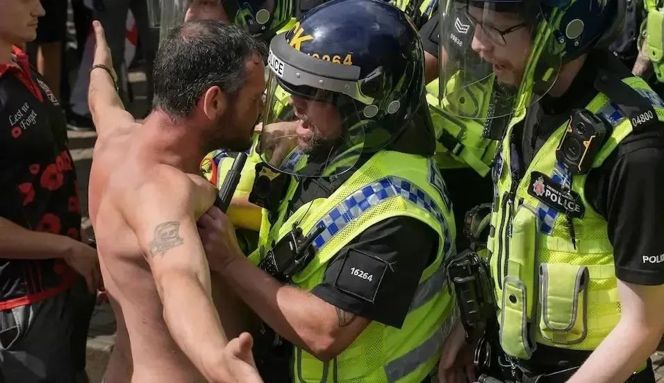 英国别哭!“靓丽的风景线”还需更加靓丽! 英国别哭!“靓丽的风景线”还需更加靓丽!