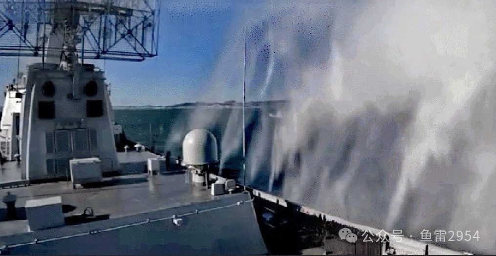一切从实战出发!052D抗爆冲击试验画面首度公开,真人实测呀! 一切从实战出发!052D抗爆冲击试验画面首度公开,真人实测呀!