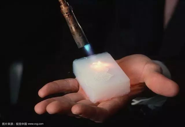 这些新材料看似违背你能理解的自然规律,实际上却完全符合理论推导! 这些新材料看似违背你能理解的自然规律,实际上却完全符合理论推导!