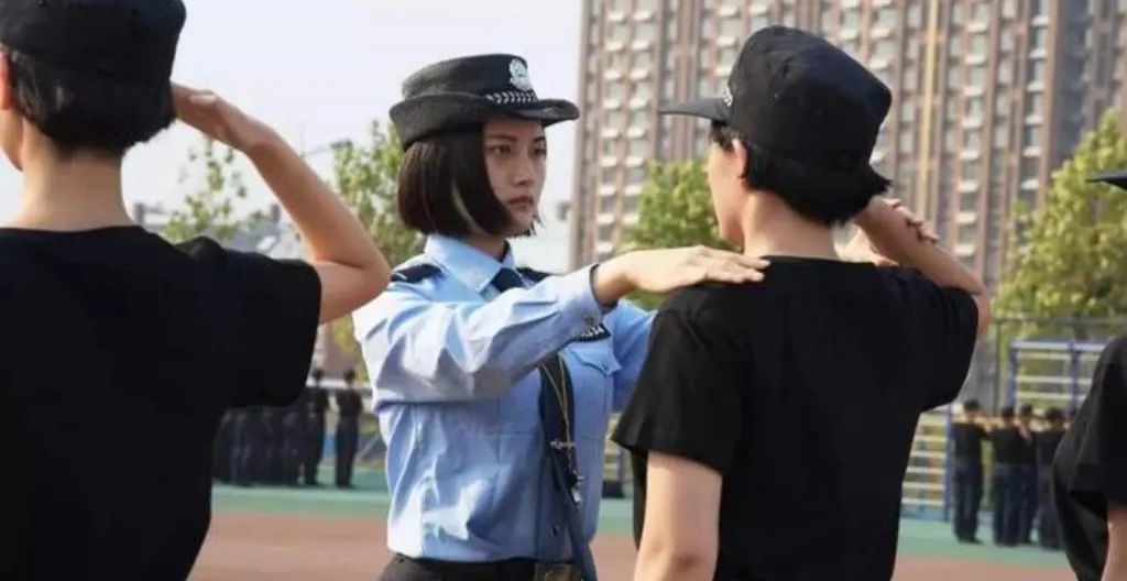 铁饭碗,是人民当家做主的必要条件 铁饭碗,是人民当家做主的必要条件