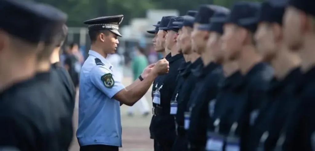 铁饭碗,是人民当家做主的必要条件 铁饭碗,是人民当家做主的必要条件