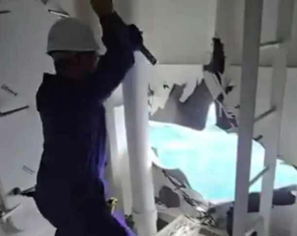 没等来美军支援,解放军重重包围下,断粮的菲律宾船只逃离仙宾礁 没等来美军支援,解放军重重包围下,断粮的菲律宾船只逃离仙宾礁