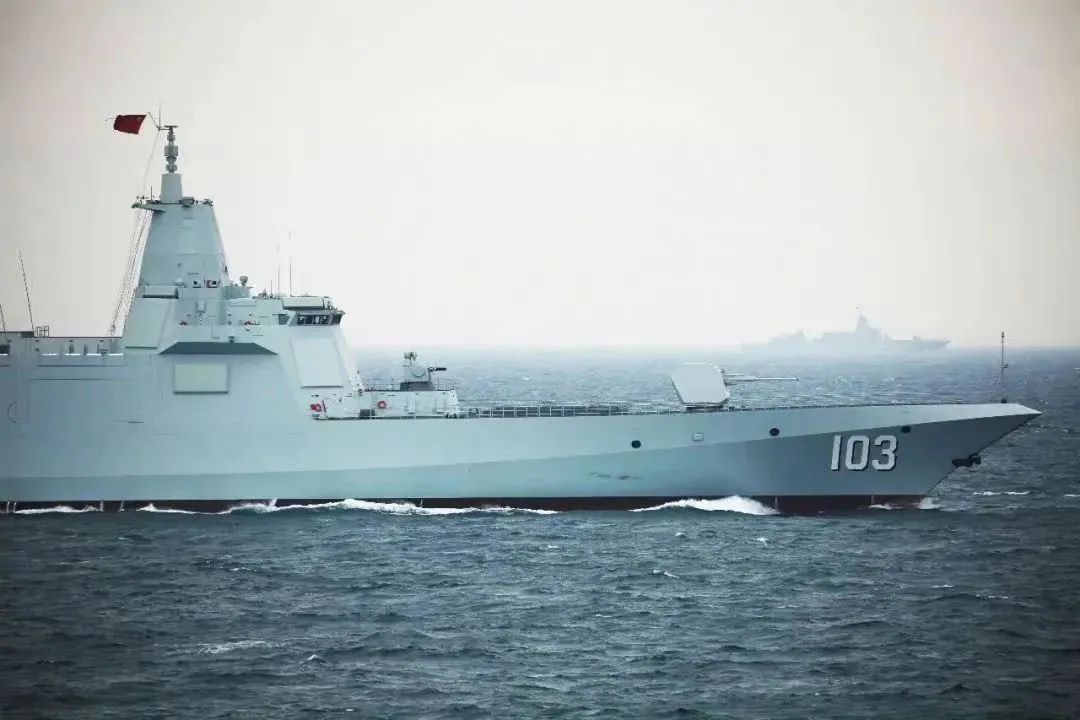 被9艘中国舰船包围!菲律宾记者亲述:坐着海警船刚出海,迎面就撞上055大驱! 被9艘中国舰船包围!菲律宾记者亲述:坐着海警船刚出海,迎面就撞上055大驱!