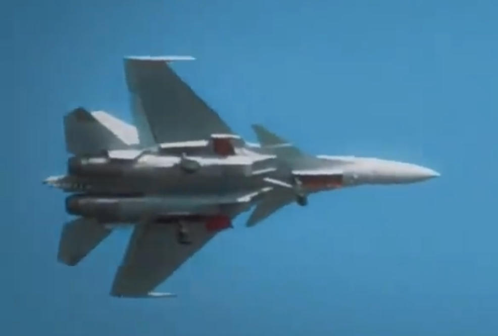 福建舰又有新动作!3部弹射器挡焰板全部升起,舰载机集中后甲板 福建舰又有新动作!3部弹射器挡焰板全部升起,舰载机集中后甲板