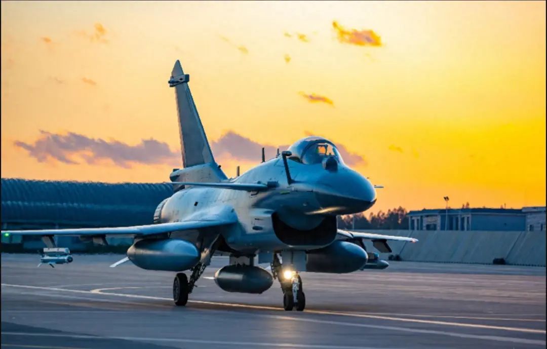 无视韩国,埃及总统直奔中国展台,引进歼-31的事,恐怕实锤了 无视韩国,埃及总统直奔中国展台,引进歼-31的事,恐怕实锤了