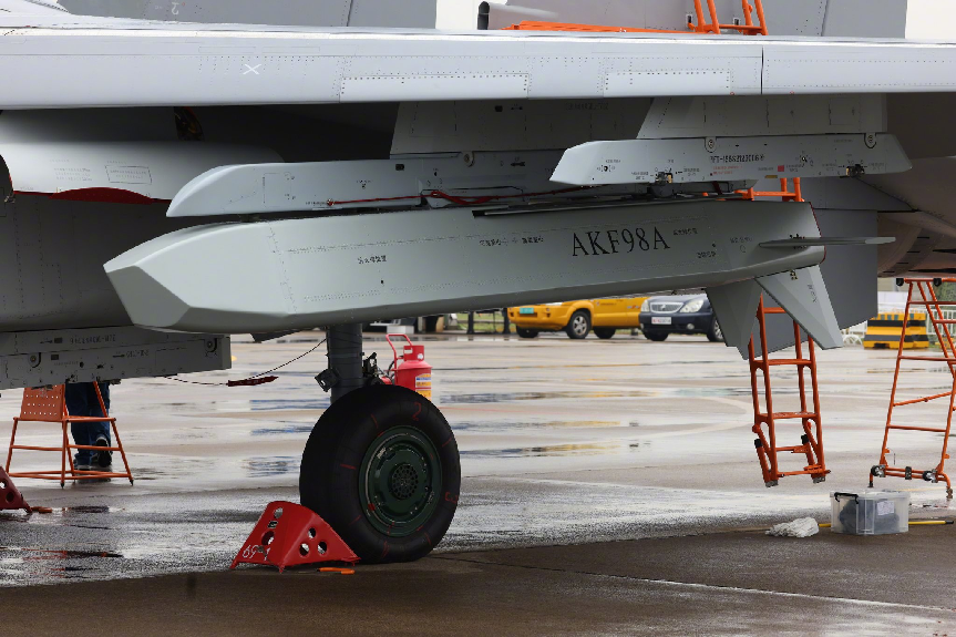 洞窟毁灭者!歼轰-7A攻坚利器,第一发打洞破口,第二发穿洞爆炸 洞窟毁灭者!歼轰-7A攻坚利器,第一发打洞破口,第二发穿洞爆炸