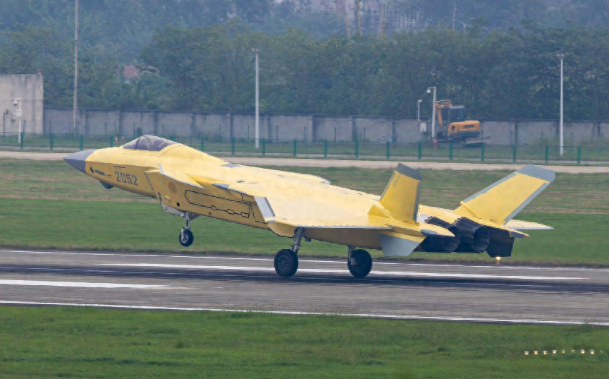 歼-20豪华版终于来了,涡扇-15发动机高清亮相,美方承认碾压F-22 歼-20豪华版终于来了,涡扇-15发动机高清亮相,美方承认碾压F-22