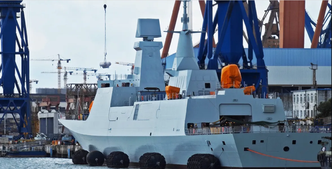 它们的相继下水,“是新一代中美海军拉开差距的象征” 它们的相继下水,“是新一代中美海军拉开差距的象征”