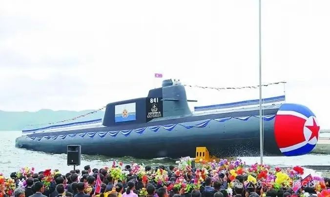 13艘新潜艇亮相,朝鲜拿出了压箱底的货,韩国专家:都是为了中俄 13艘新潜艇亮相,朝鲜拿出了压箱底的货,韩国专家:都是为了中俄