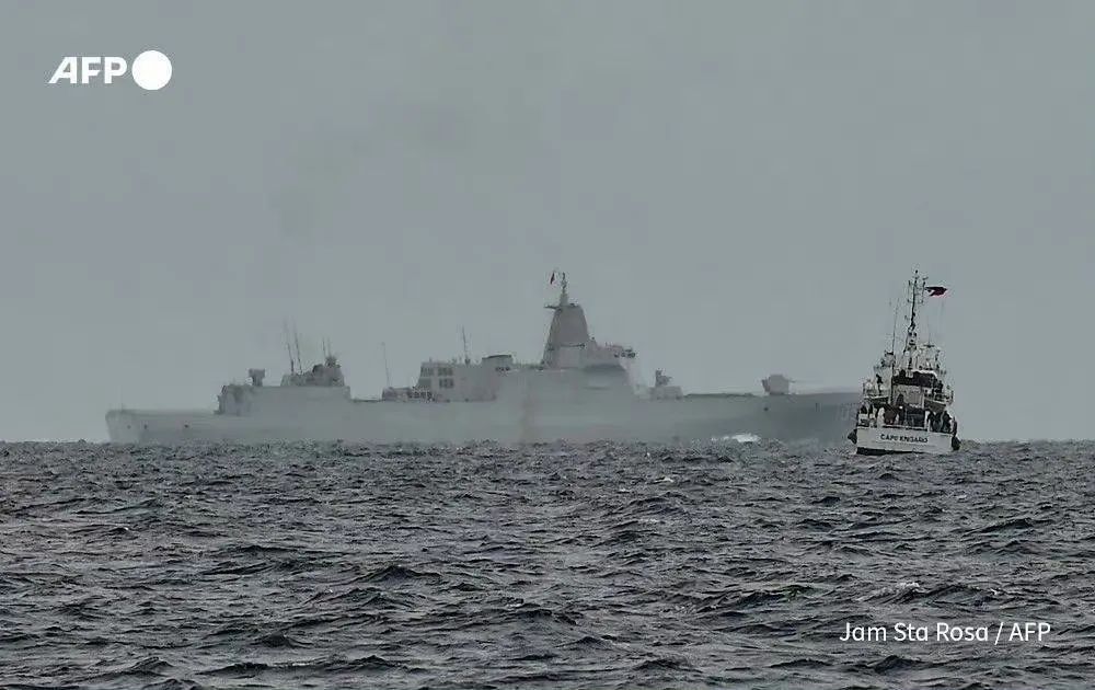 被9艘中国舰船包围!菲律宾记者亲述:坐着海警船刚出海,迎面就撞上055大驱! 被9艘中国舰船包围!菲律宾记者亲述:坐着海警船刚出海,迎面就撞上055大驱!