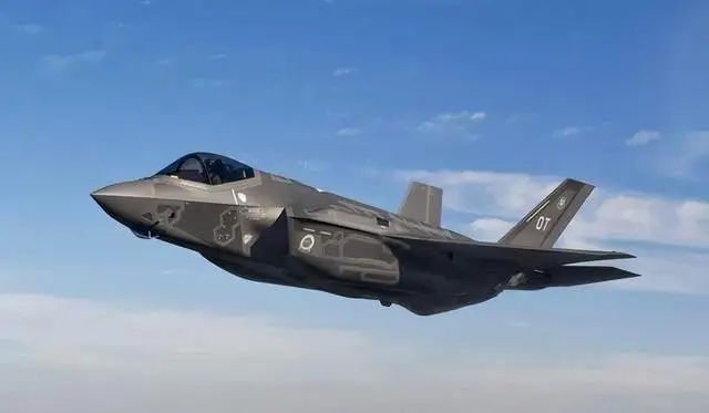 肥电F-35,胖得出不了厂,洛马停机坪堆积如山! 肥电F-35,胖得出不了厂,洛马停机坪堆积如山!