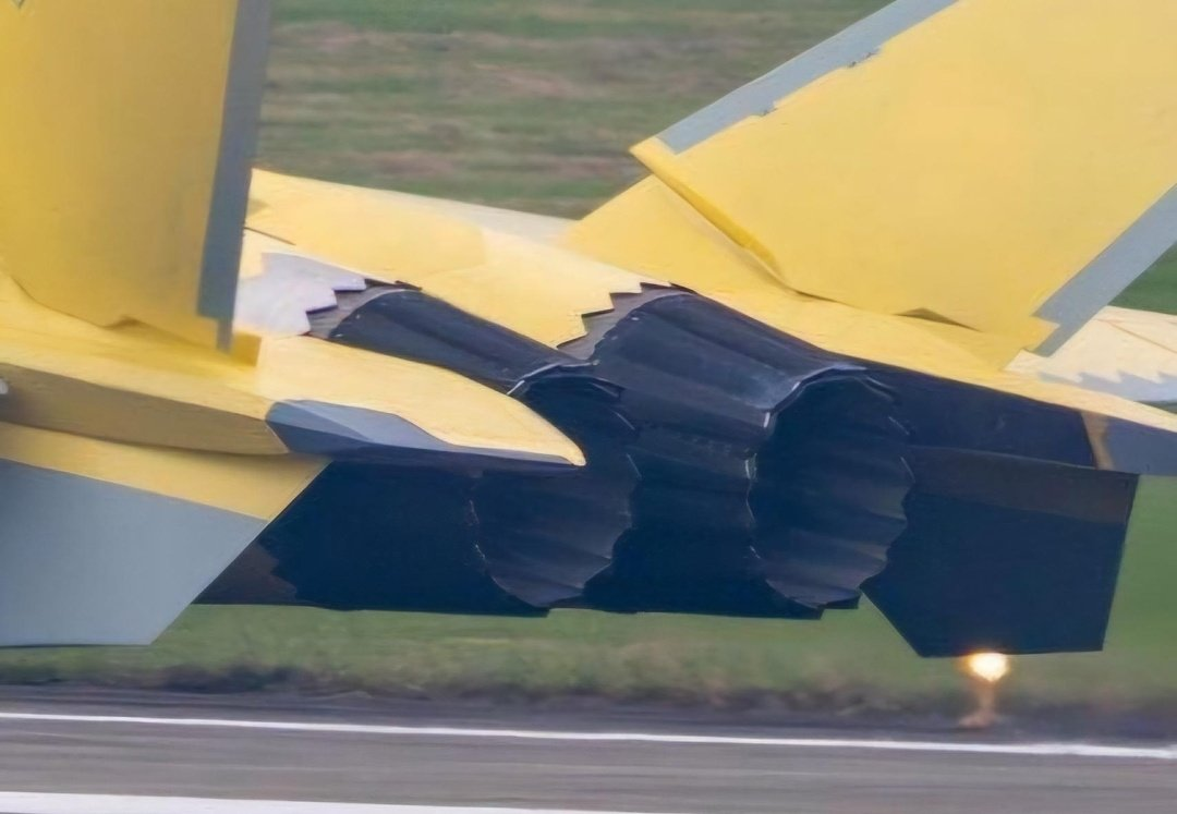 歼-20豪华版终于来了,涡扇-15发动机高清亮相,美方承认碾压F-22 歼-20豪华版终于来了,涡扇-15发动机高清亮相,美方承认碾压F-22