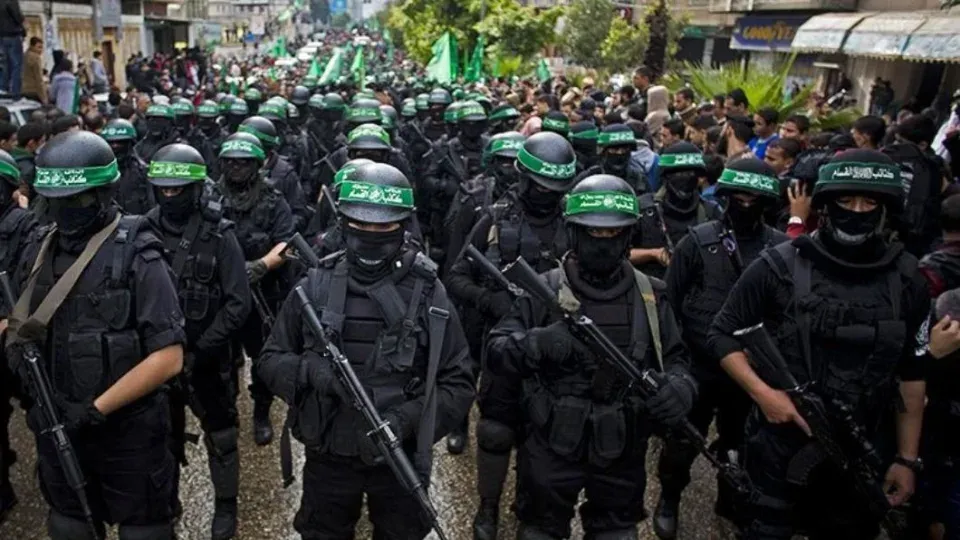 连救护车都炸?以色列空军实施大规模轰炸,黎以战争一触即发! 连救护车都炸?以色列空军实施大规模轰炸,黎以战争一触即发!