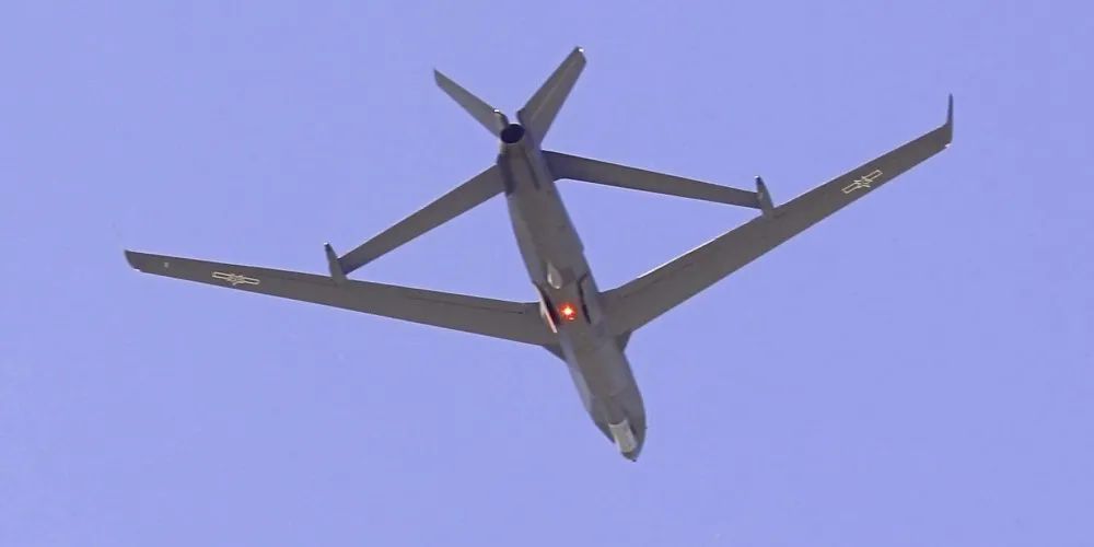 被9艘中国舰船包围!菲律宾记者亲述:坐着海警船刚出海,迎面就撞上055大驱! 被9艘中国舰船包围!菲律宾记者亲述:坐着海警船刚出海,迎面就撞上055大驱!