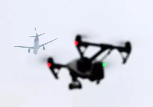 中国也防不住无人机?天津机场连续2天“因无人机导致备降特情”,怎么办 中国也防不住无人机?天津机场连续2天“因无人机导致备降特情”,怎么办