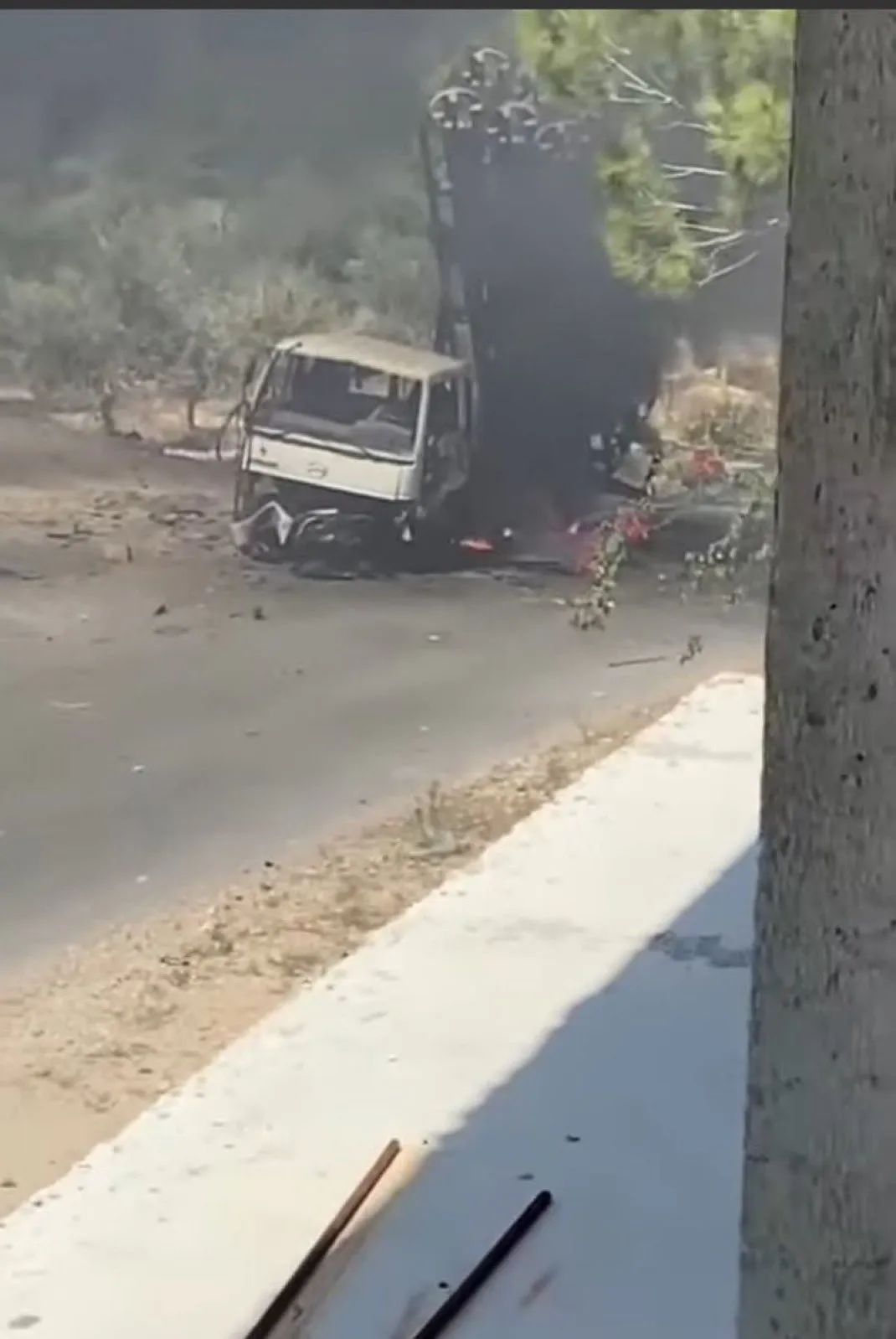 连救护车都炸?以色列空军实施大规模轰炸,黎以战争一触即发! 连救护车都炸?以色列空军实施大规模轰炸,黎以战争一触即发!