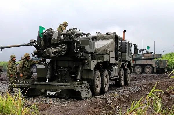 日本陆上自卫队接装新型19式卡车炮,最大射程达40千米 日本陆上自卫队接装新型19式卡车炮,最大射程达40千米