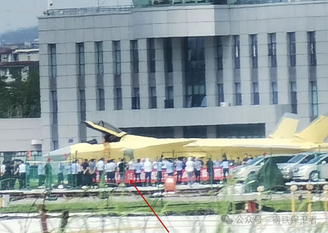 竟然还没服役!双座版歼20时隔近3年后再次公开亮相,还是“黄皮机”!原因或与换装涡扇15有关 竟然还没服役!双座版歼20时隔近3年后再次公开亮相,还是“黄皮机”!原因或与换装涡扇15有关