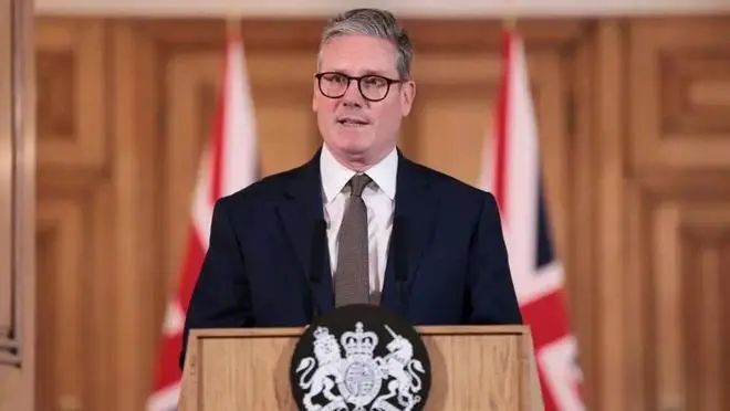 英国寻求改善对华关系，同时却增强在亚太军事部署，吓唬谁呢？