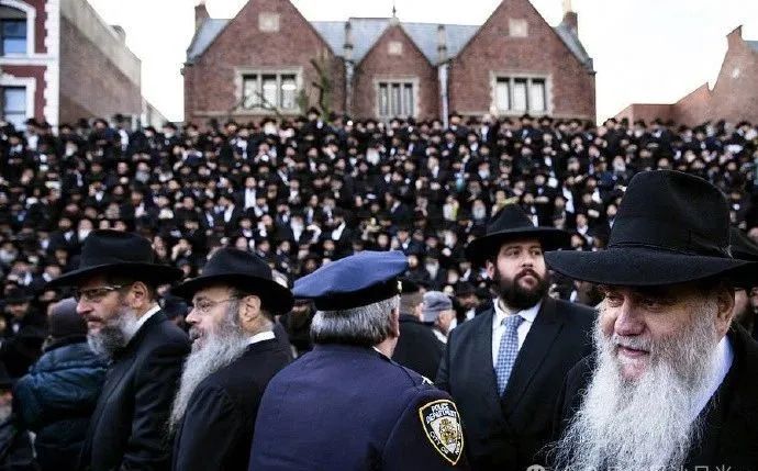 着什么急?乌克兰还没亡国,他们就涌进入来了 着什么急?乌克兰还没亡国,他们就涌进入来了