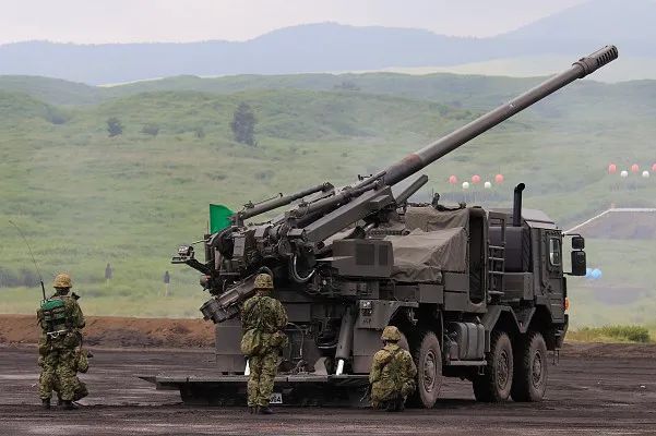 日本陆上自卫队接装新型19式卡车炮,最大射程达40千米 日本陆上自卫队接装新型19式卡车炮,最大射程达40千米
