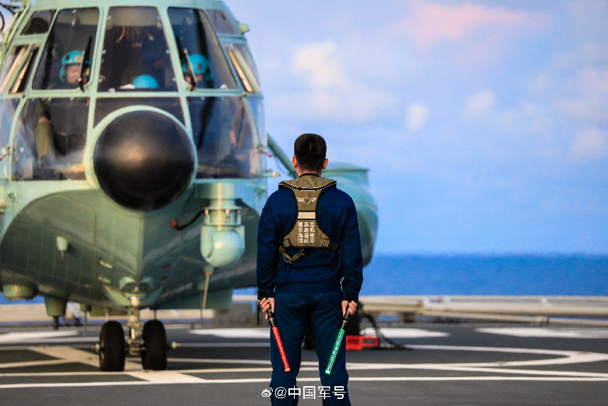辽宁舰一个回马枪,舰载预警机还送上大惊喜 辽宁舰一个回马枪,舰载预警机还送上大惊喜