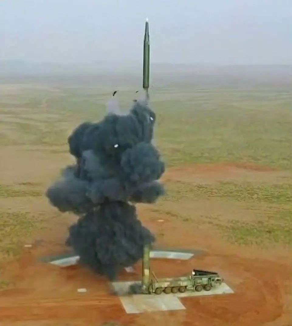 火箭军秀肌肉,曝光东风-26导弹旅,满屏导弹,扑面而来的安全感 火箭军秀肌肉,曝光东风-26导弹旅,满屏导弹,扑面而来的安全感