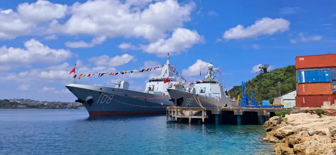 055大驱“空降”瓦努阿图,绕路1万多公里闯进澳大利亚“后花园”! 055大驱“空降”瓦努阿图,绕路1万多公里闯进澳大利亚“后花园”!