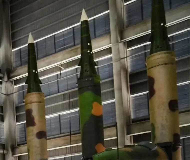 一个旅的东风-26有多壮观?发射车一眼望不到头,满屏的正义感 一个旅的东风-26有多壮观?发射车一眼望不到头,满屏的正义感