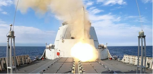 被敌舰机团团包围,055单挑美航母“杀”出血路,美军乖乖撤离 被敌舰机团团包围,055单挑美航母“杀”出血路,美军乖乖撤离