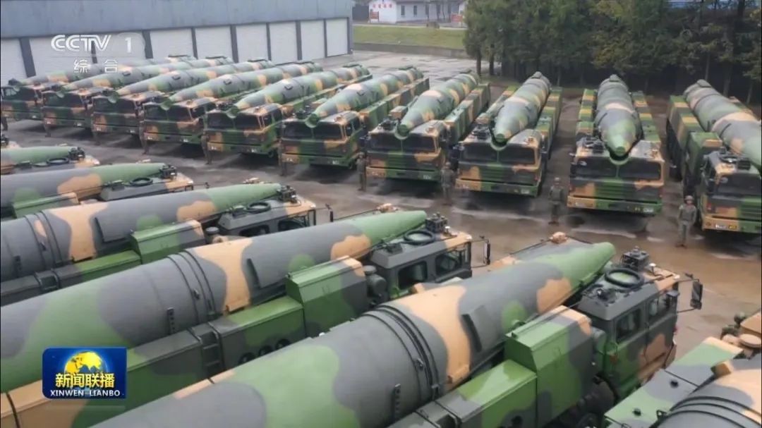 火箭军秀肌肉,曝光东风-26导弹旅,满屏导弹,扑面而来的安全感 火箭军秀肌肉,曝光东风-26导弹旅,满屏导弹,扑面而来的安全感
