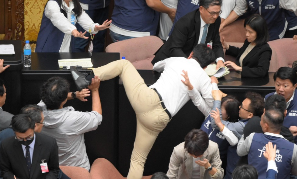 台湾政坛的“大罢免”已结束？