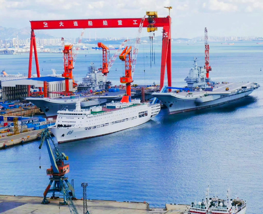 震撼!2艘现役航母会师南海,双舰同框,中国要搞什么大动作? 震撼!2艘现役航母会师南海,双舰同框,中国要搞什么大动作?
