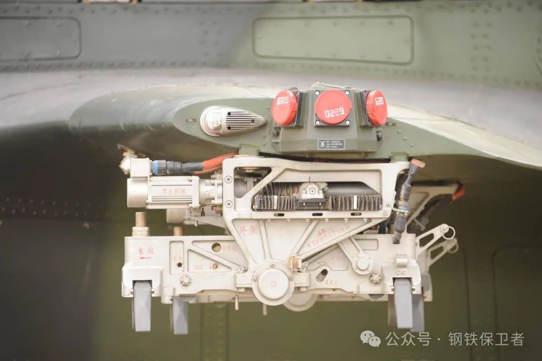 终于不再“裸奔”!电子干扰吊舱、定向红外干扰机等多款防御设备加速普及,我军大力强化直升机生存能力 终于不再“裸奔”!电子干扰吊舱、定向红外干扰机等多款防御设备加速普及,我军大力强化直升机生存能力