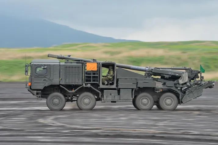 日本陆上自卫队接装新型19式卡车炮,最大射程达40千米 日本陆上自卫队接装新型19式卡车炮,最大射程达40千米