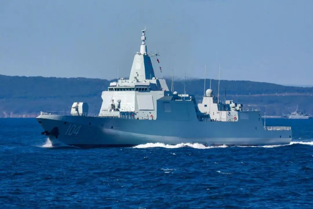 解放军出动055大驱,俄军看了很羡慕!事实证明,中国的路走对了 解放军出动055大驱,俄军看了很羡慕!事实证明,中国的路走对了