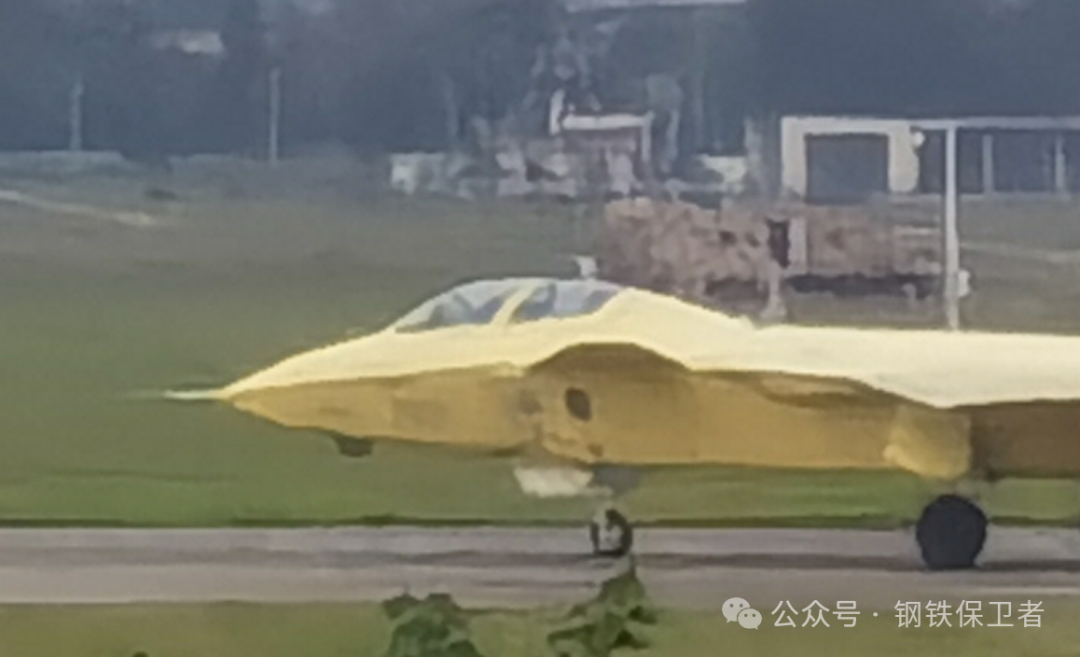 竟然还没服役!双座版歼20时隔近3年后再次公开亮相,还是“黄皮机”!原因或与换装涡扇15有关 竟然还没服役!双座版歼20时隔近3年后再次公开亮相,还是“黄皮机”!原因或与换装涡扇15有关