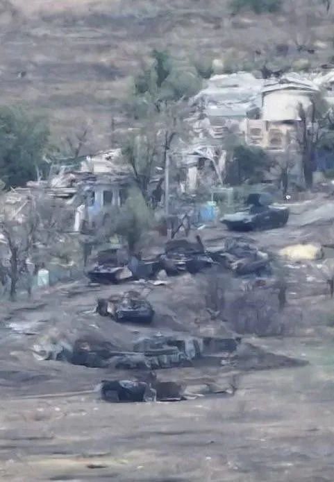 10 万乌军开小差,俄军横扫库拉霍夫前线! 10 万乌军开小差,俄军横扫库拉霍夫前线!