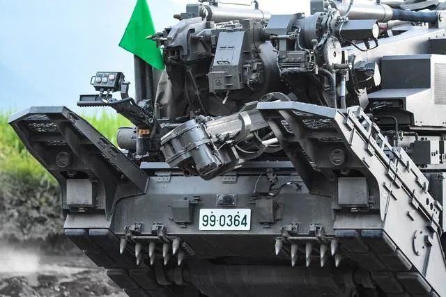 日本陆上自卫队接装新型19式卡车炮,最大射程达40千米 日本陆上自卫队接装新型19式卡车炮,最大射程达40千米