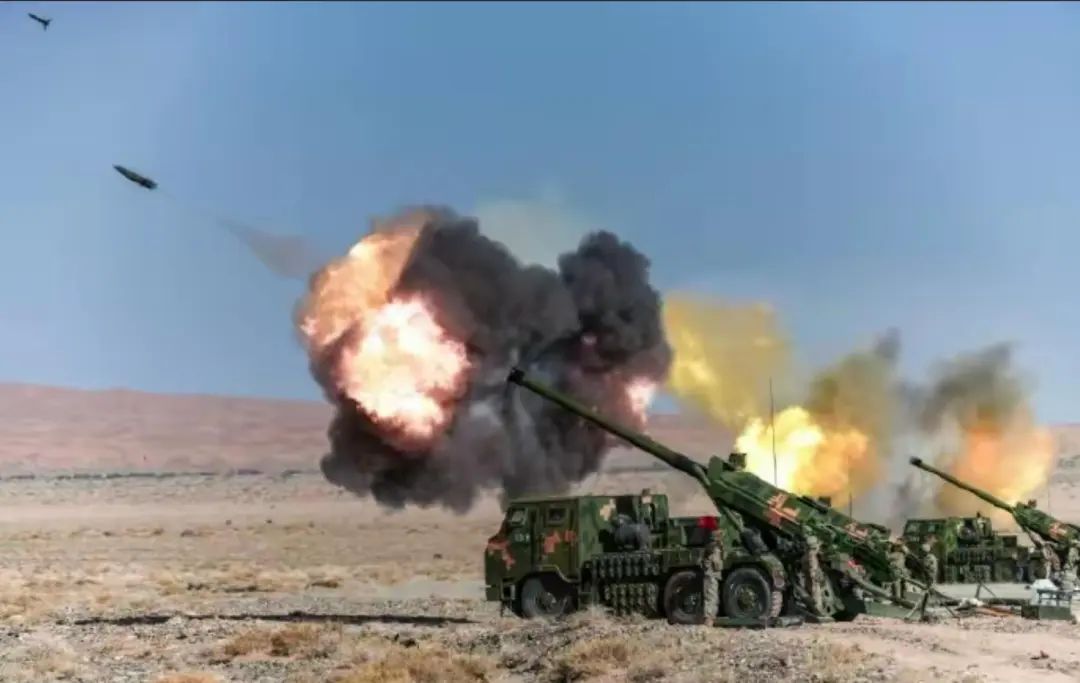 这才是大国陆军的气势!国产重炮火力全开,精确制导炮弹齐射 这才是大国陆军的气势!国产重炮火力全开,精确制导炮弹齐射