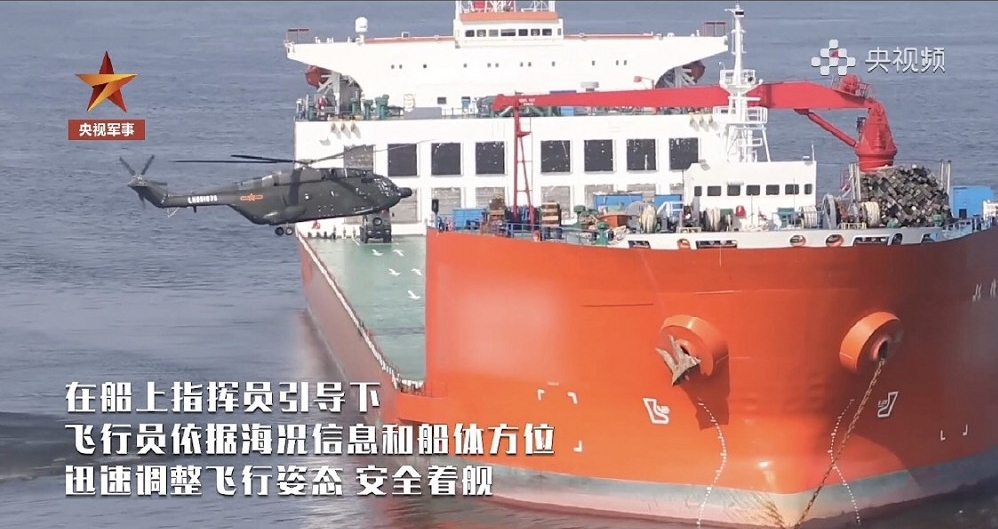 首见!4万吨巨舰亮相,大甲板摆满8架武直,台海作战有了新跳板 首见!4万吨巨舰亮相,大甲板摆满8架武直,台海作战有了新跳板