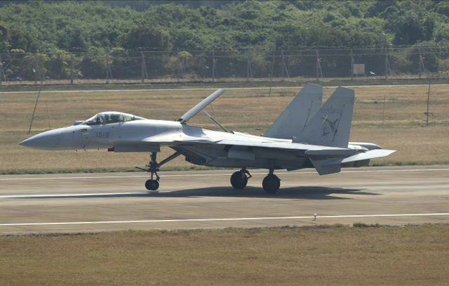 当年研发歼-11D没有白费,衍生出了歼-15T,世界最强重型舰载机横空出世 当年研发歼-11D没有白费,衍生出了歼-15T,世界最强重型舰载机横空出世