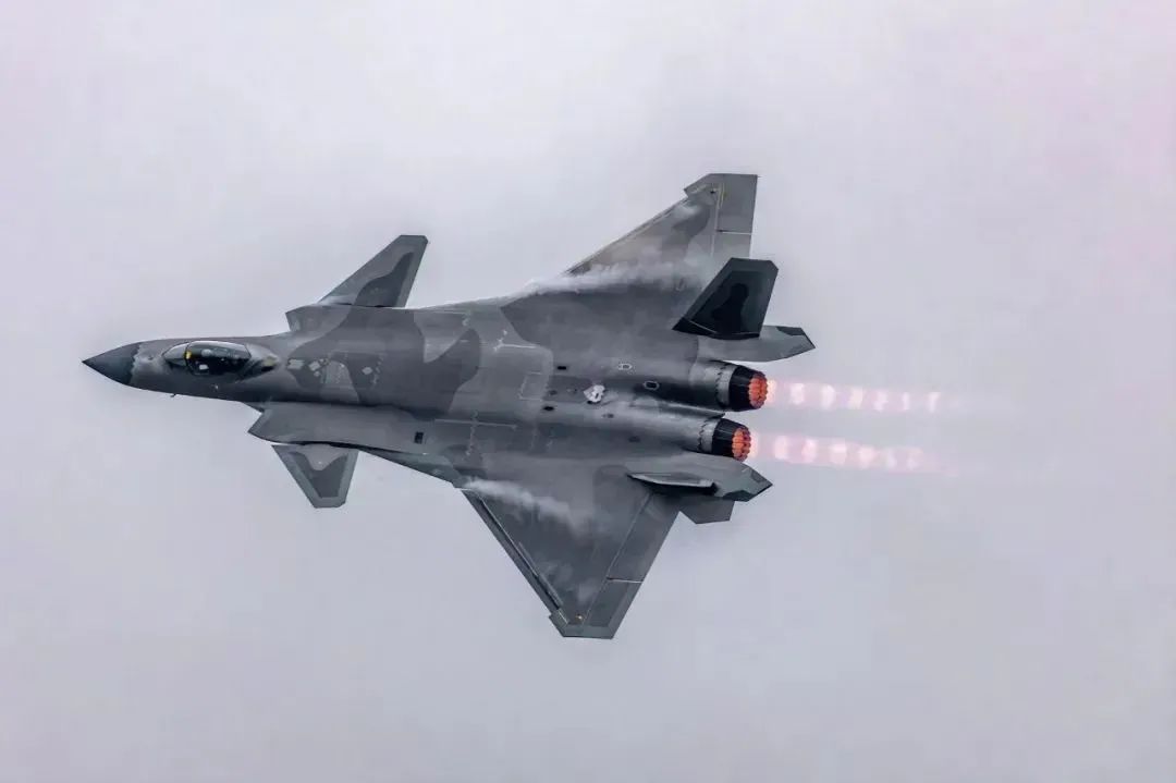 十年黑烟终雪耻!歼-35A惊艳全场,加力瞬间启动,狂拉9个马赫环 十年黑烟终雪耻!歼-35A惊艳全场,加力瞬间启动,狂拉9个马赫环
